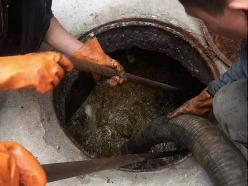 博尔塔拉清理化粪池时如何避免沼气的危害?